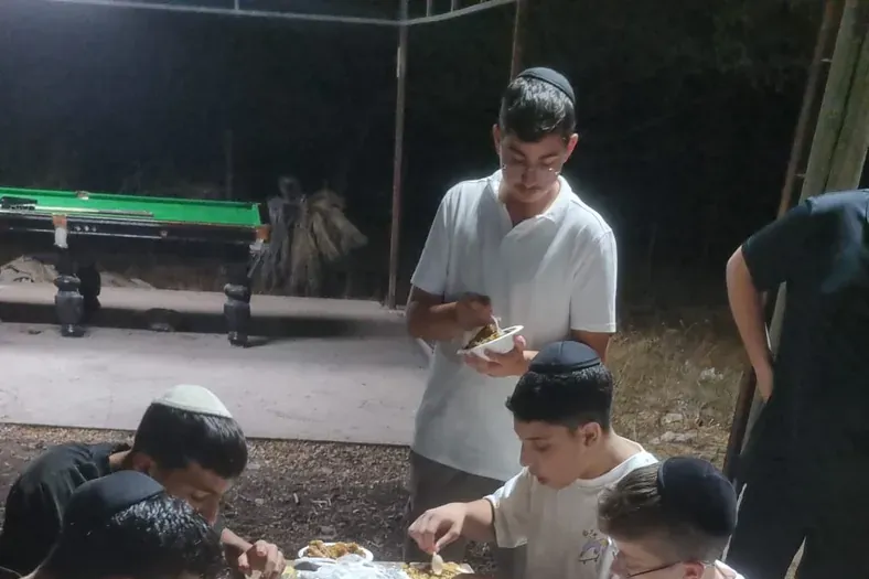 יב יודעים לפנק