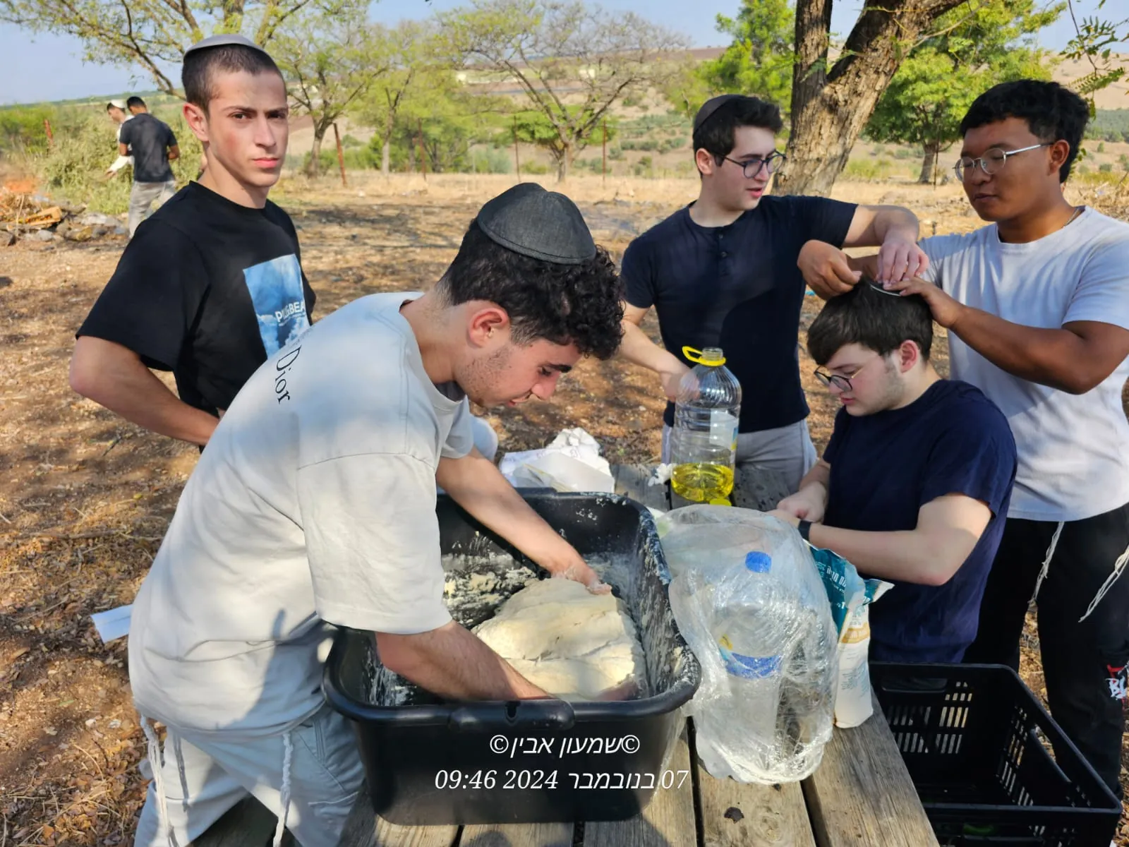 בוקר כיתה יא - פעילות שטח - בוקר שטח של כיתה יא - בצק, מדורה וארוחה שהוכנה מאפס