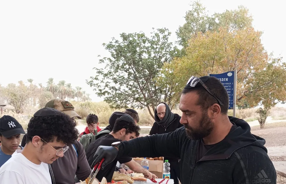 חלוקת ארוחת ביניים