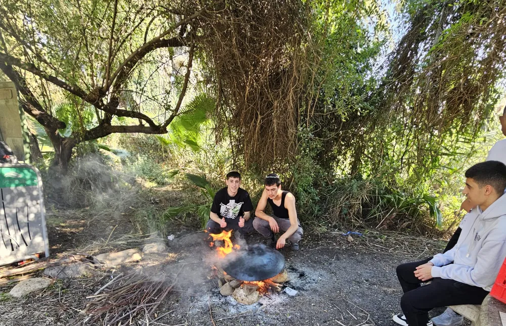 בישול על המדורה בעין נון