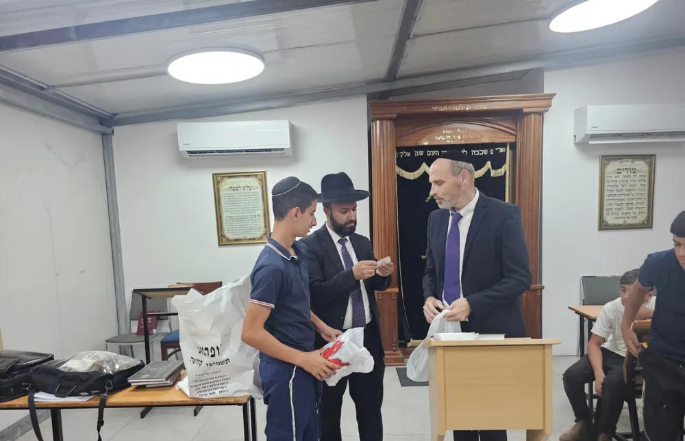 קבלת חבילה מהצוות