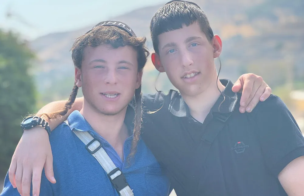 שמחה בין חברים בטיול