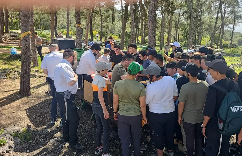התאספות סביב שולחן הארוחה