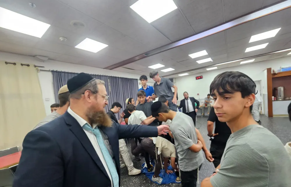 כולנו באותו מעגל