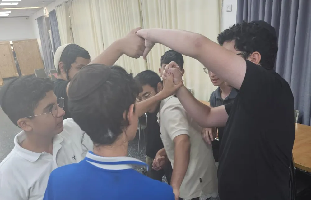 כולנו באותו מעגל