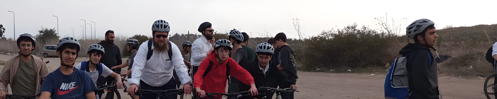 רוכבי אופניים בטיול החורף