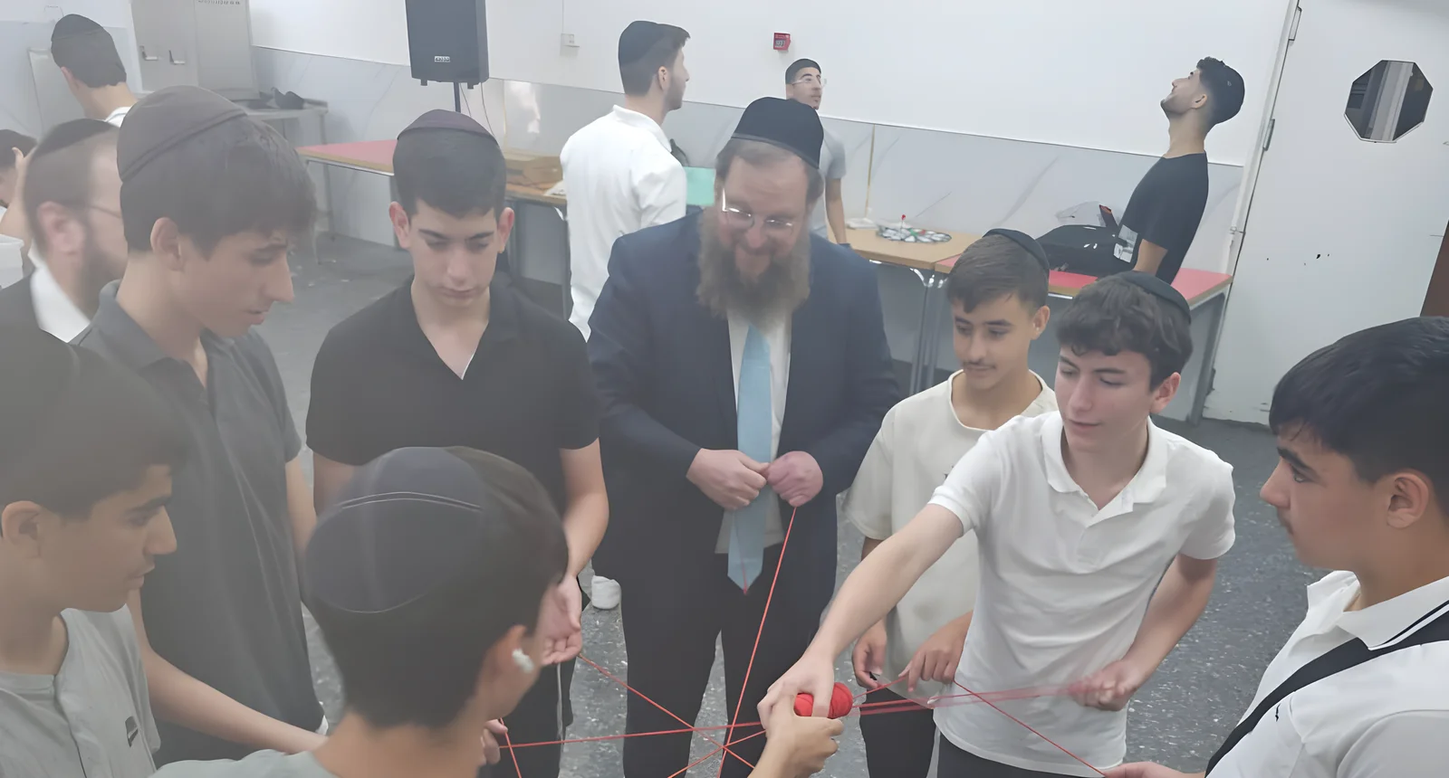 כולנו באותו מעגל