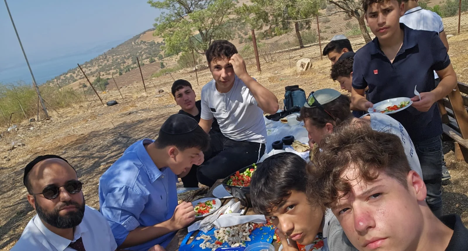 הקשר מתחיל בשטח
