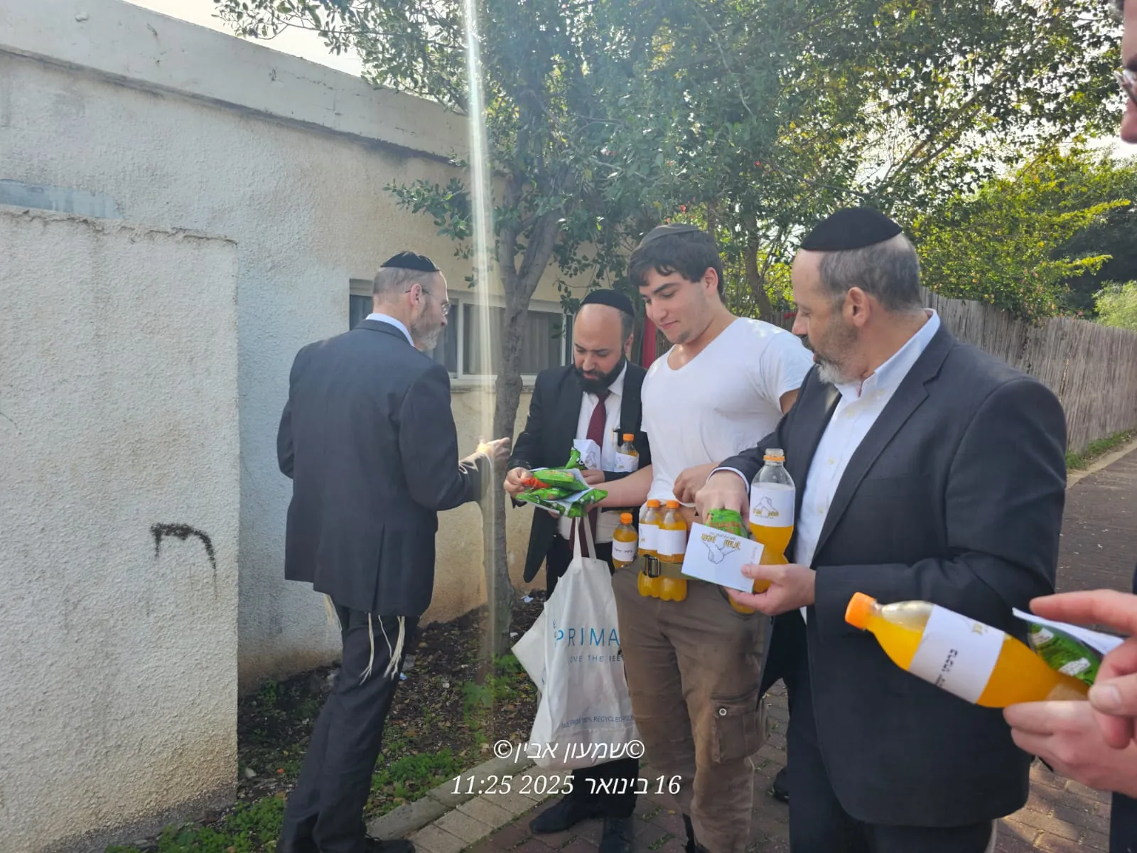 מבצע חזק וברוך - מבצע ׳חזק וברוך׳ - מהתחייבות על הקיר ועד החלוקה