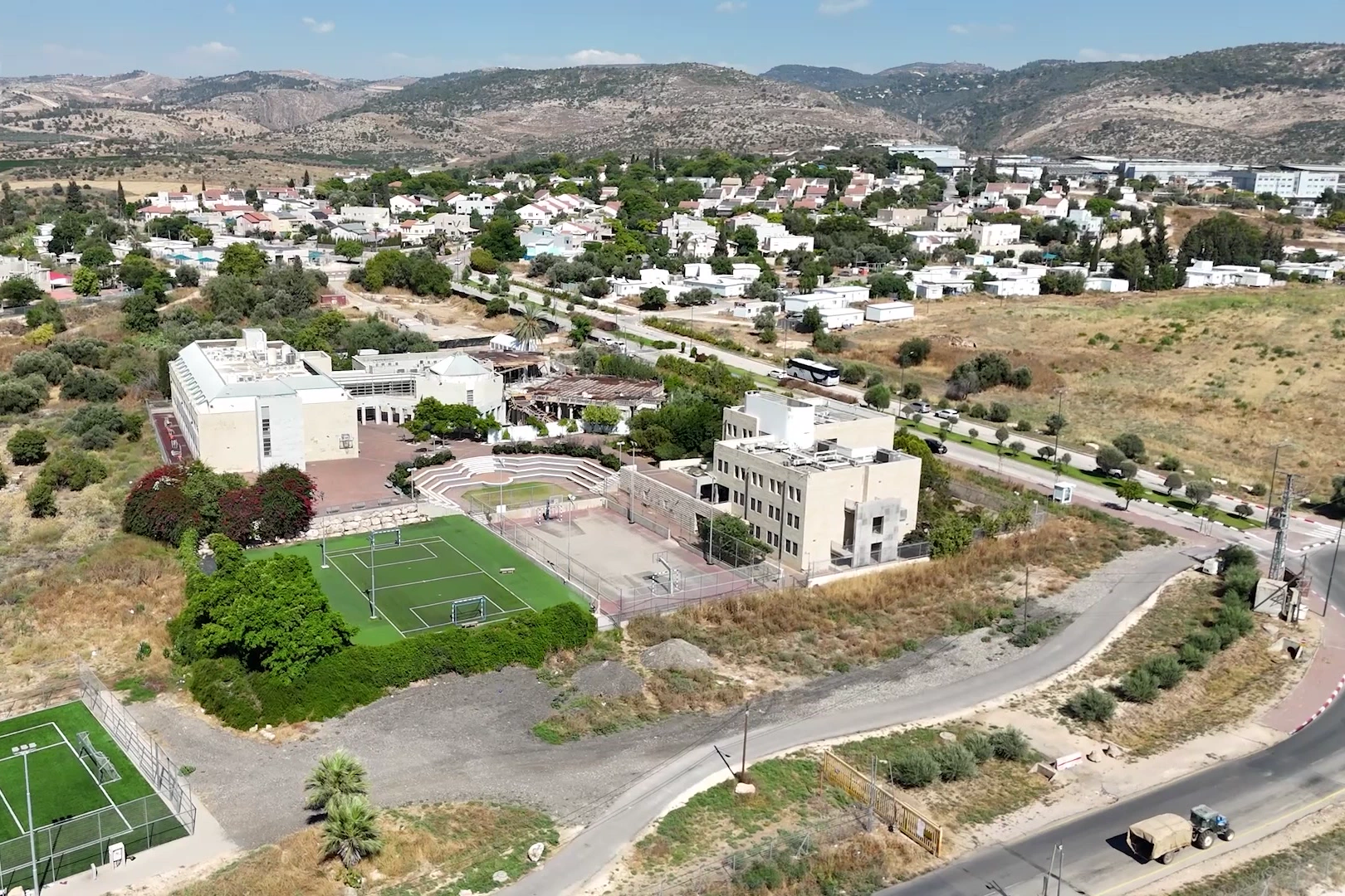 צילום אוויר של קמפוס ישיבת נהורא
