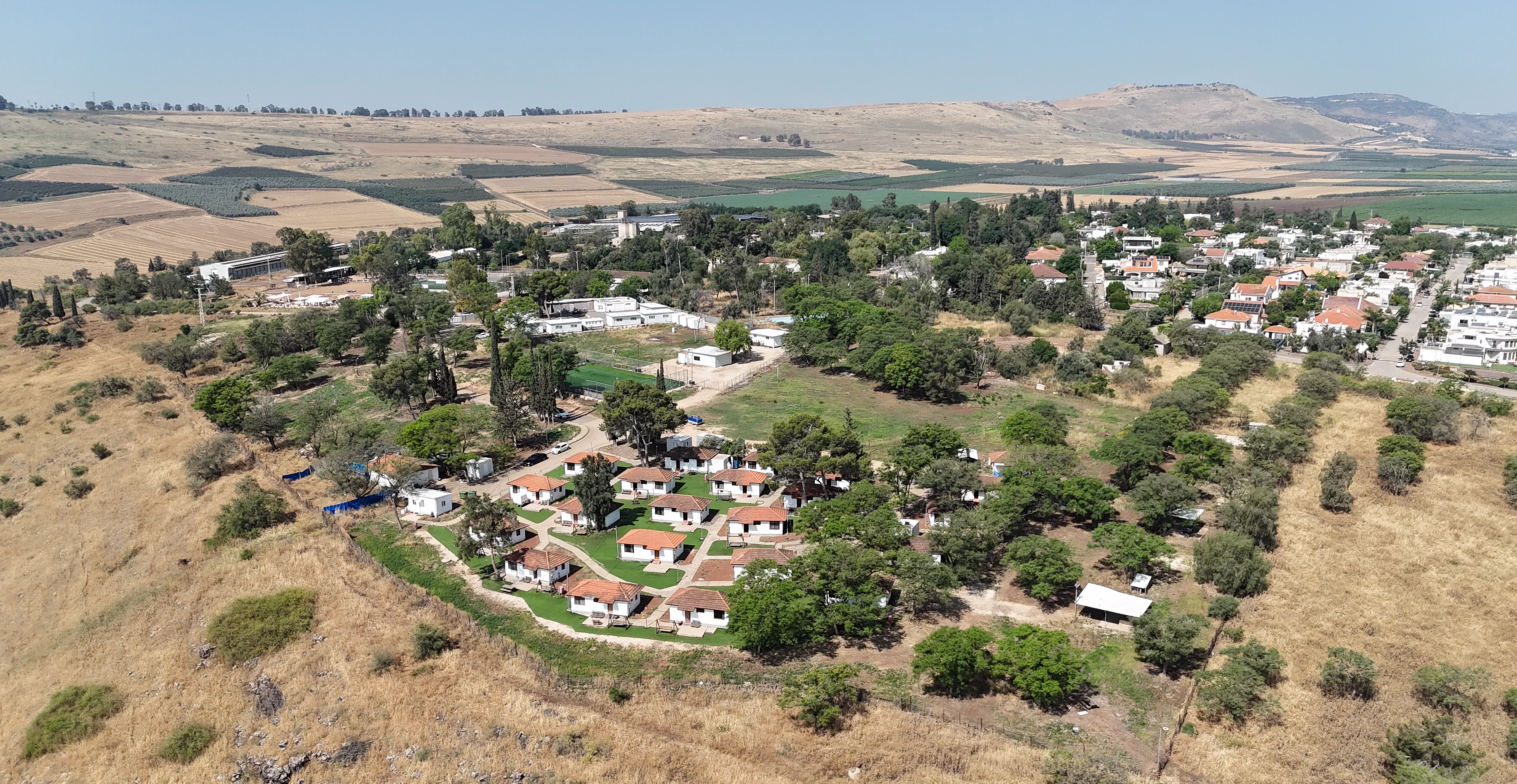 צילום הפתיחה של קמפוס זיו אור כפר חיטים מול הכנרת
